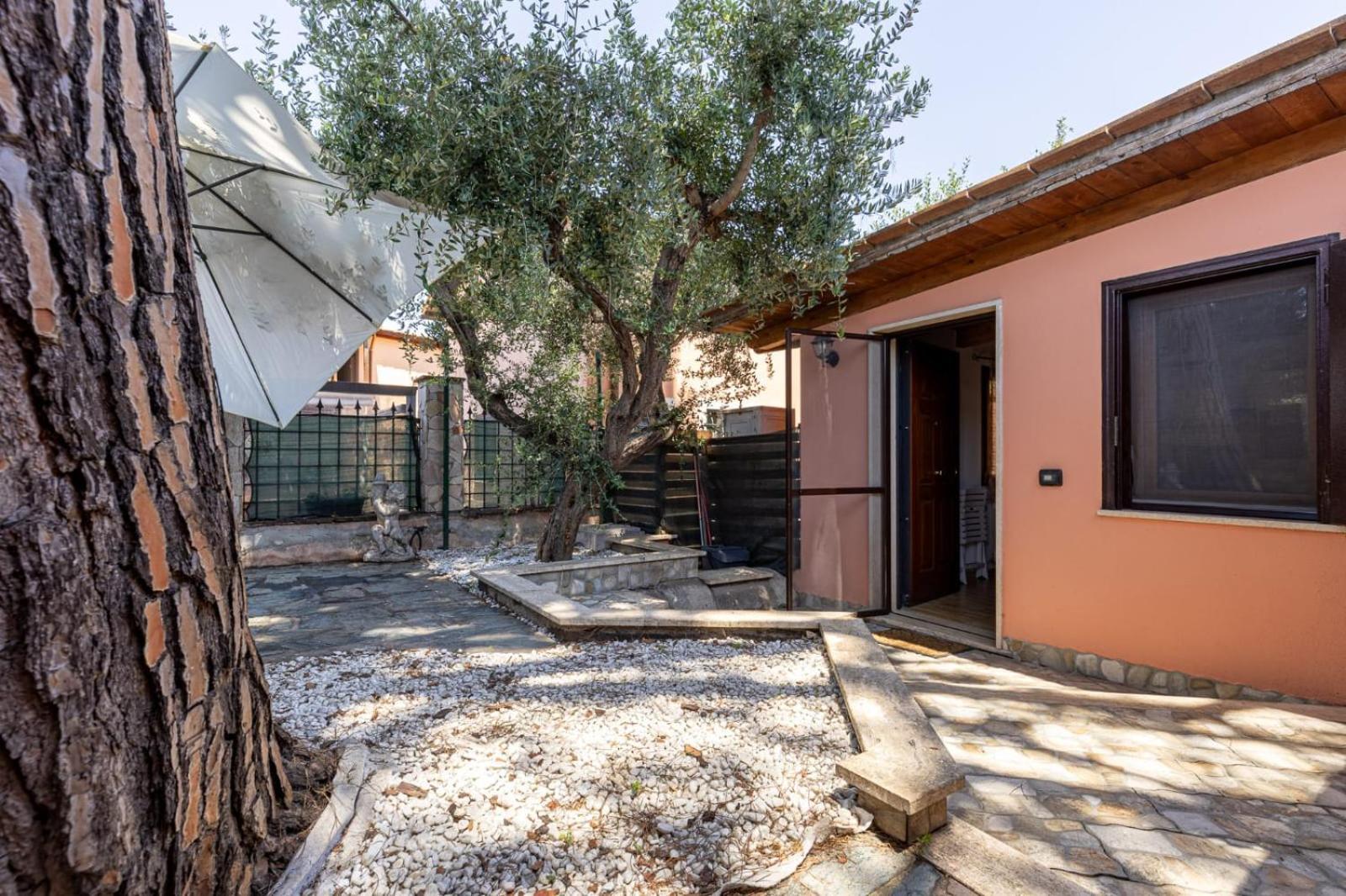 Sunrise Home Φιουμιτσίνο Εξωτερικό φωτογραφία